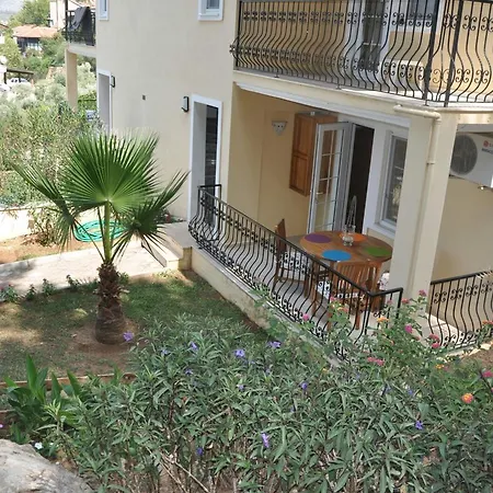 Nicholas Gate Apartment *