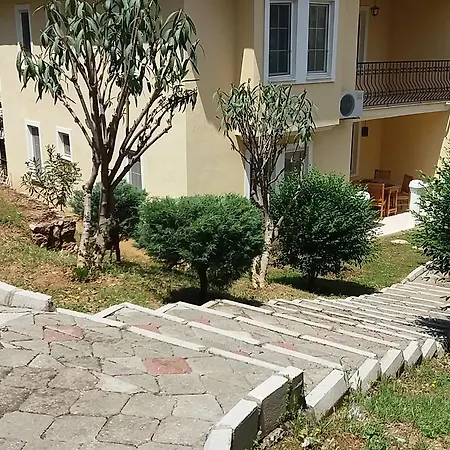 Nicholas Gate Apartment *